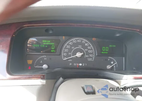 2004 Lincoln Town Car Ultimate z USA, uszkodzony, nr VIN 1LNHM83W94Y669716